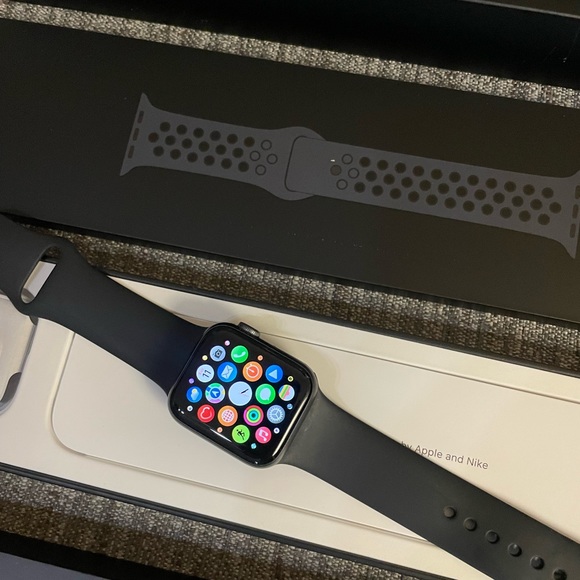 I watch 6 with cellular 40mm Nike - Picture 4 of 6